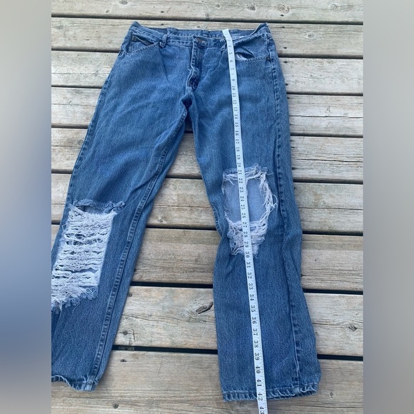 Wrangler Premium Quality Distressed Jeans - Men's 36x32 - Light Wash - Picture 9 of 9